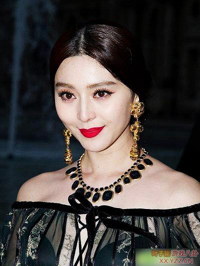 让人飙鼻血的透视装女星性感PK